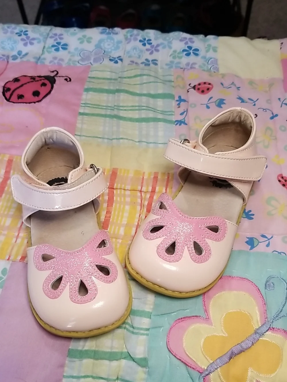 Livie & Luca Pale Pink Patent Leather Petals W/pink Glitter Cutout Size 7